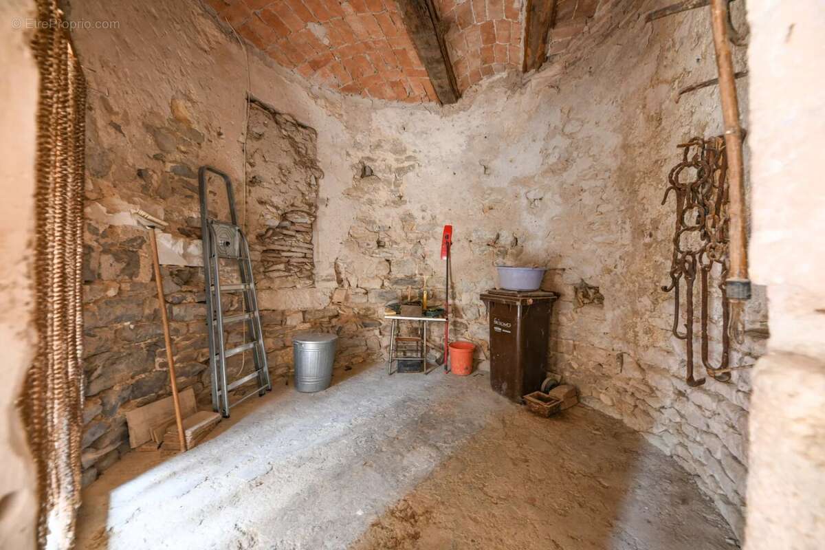 Maison à LUSSAN