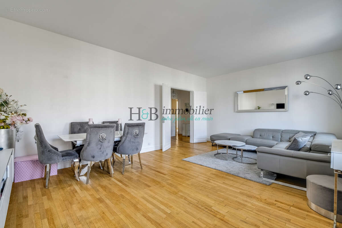 Appartement à PARIS-16E