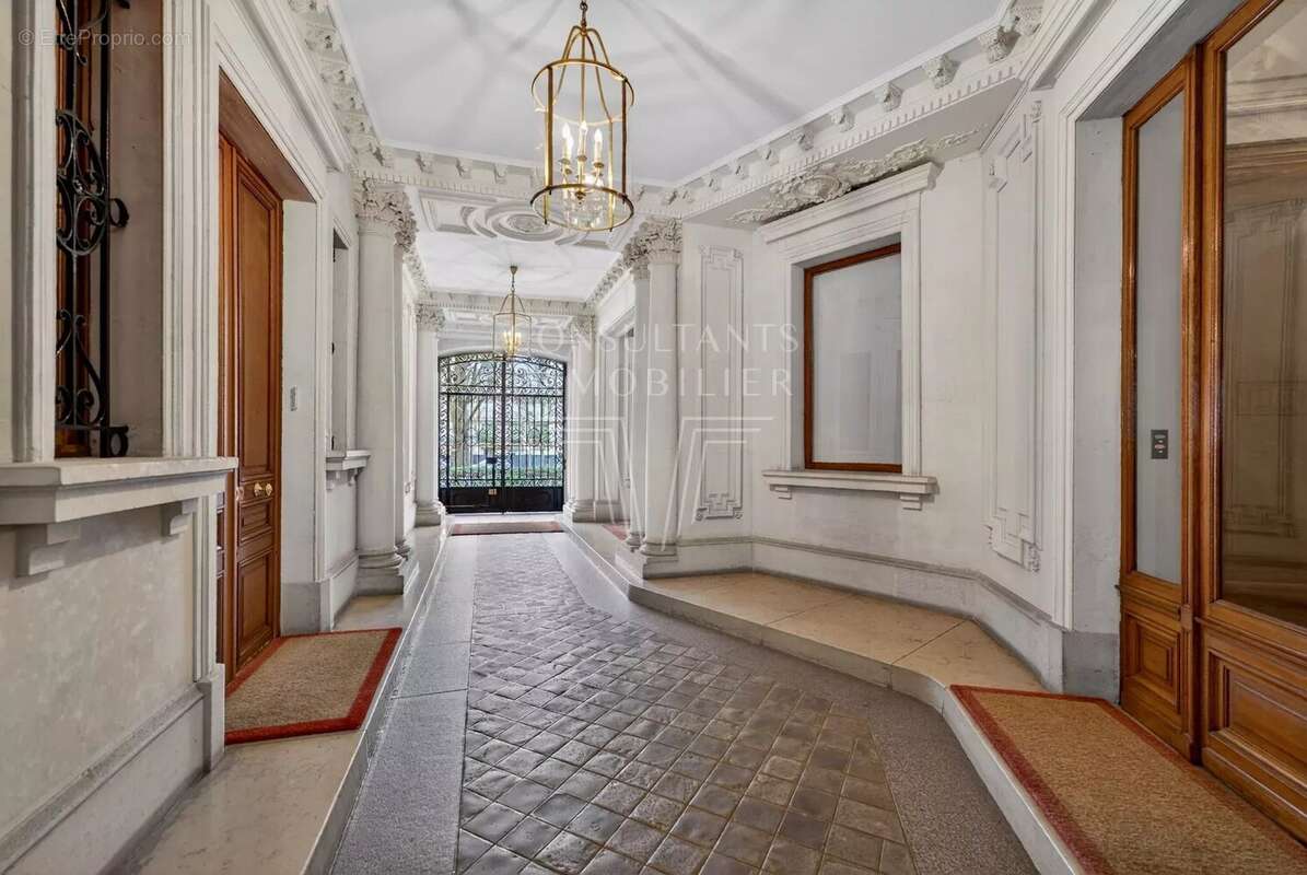 Appartement à PARIS-16E