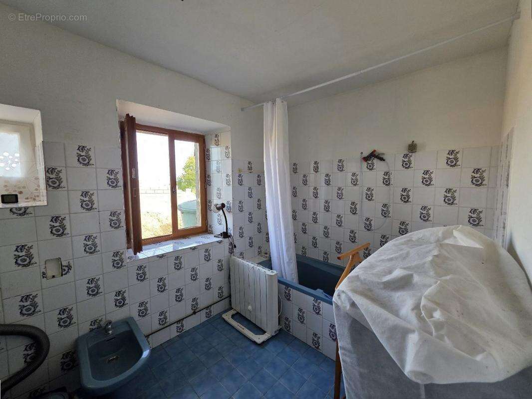 Maison à CHASSIGNOLLES