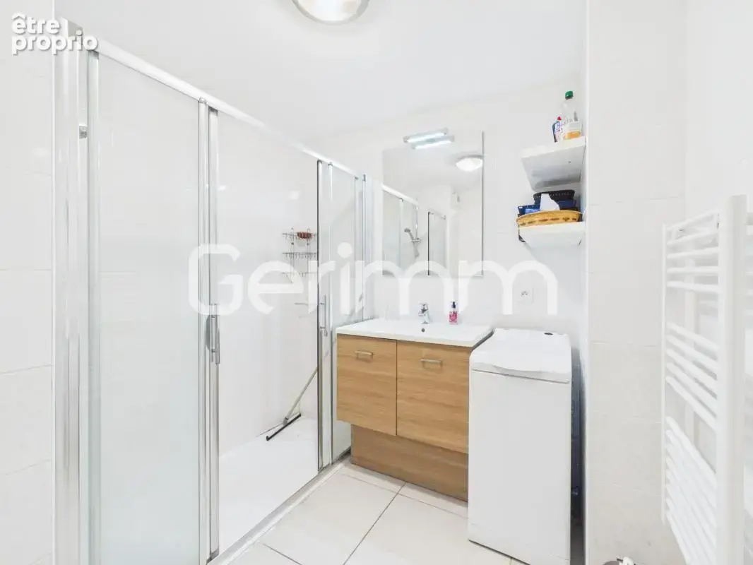 Vente - Appartement - 3 pièces + cuisine - 65 m² - 250 000 € - - photo 7