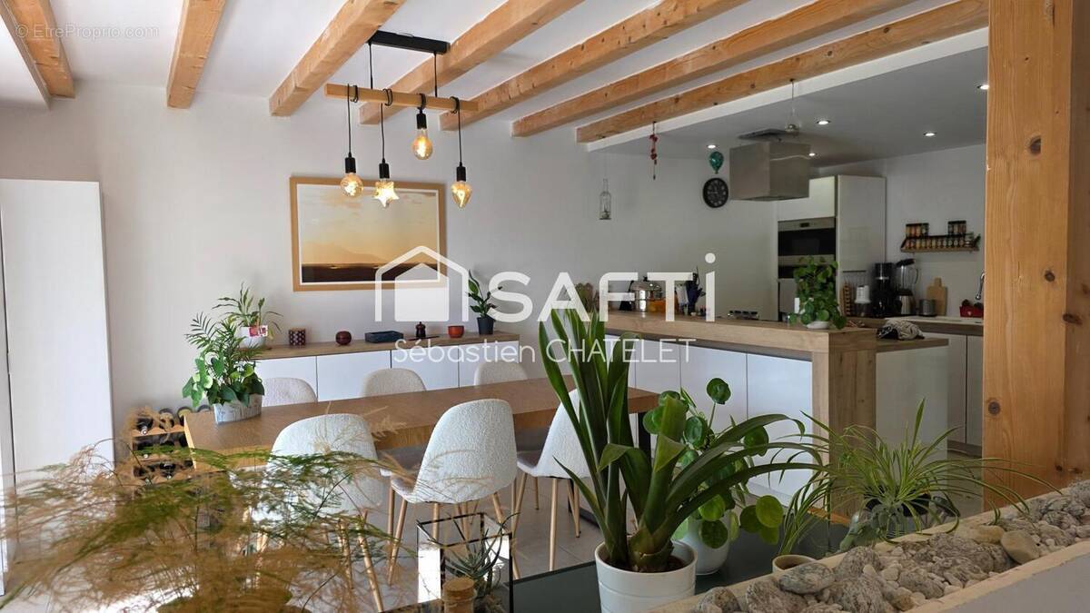 Photo 1 - Maison à LA CHAPELLE-DU-MONT-DU-CHAT