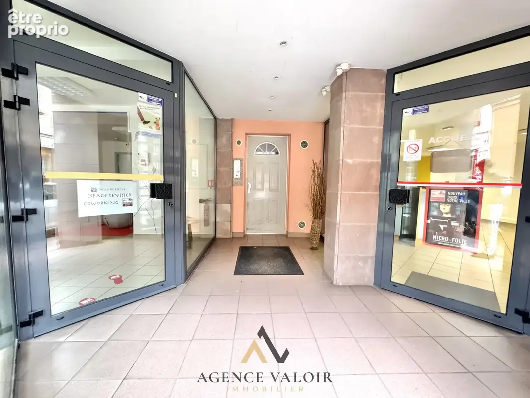 Local commercial TBE 215m2, double entrée, séparable - photo 6