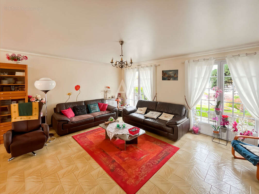 Maison à LES MUREAUX