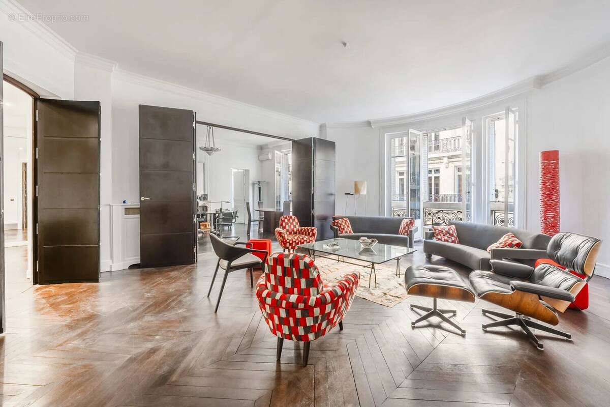 Appartement à PARIS-16E