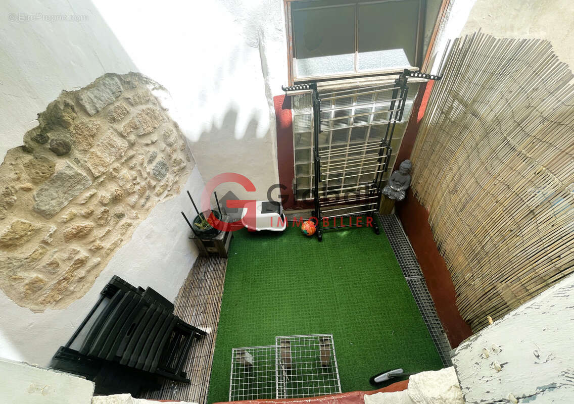 Maison de village T5 avec terrasse centre-ville et Port. - photo 11
