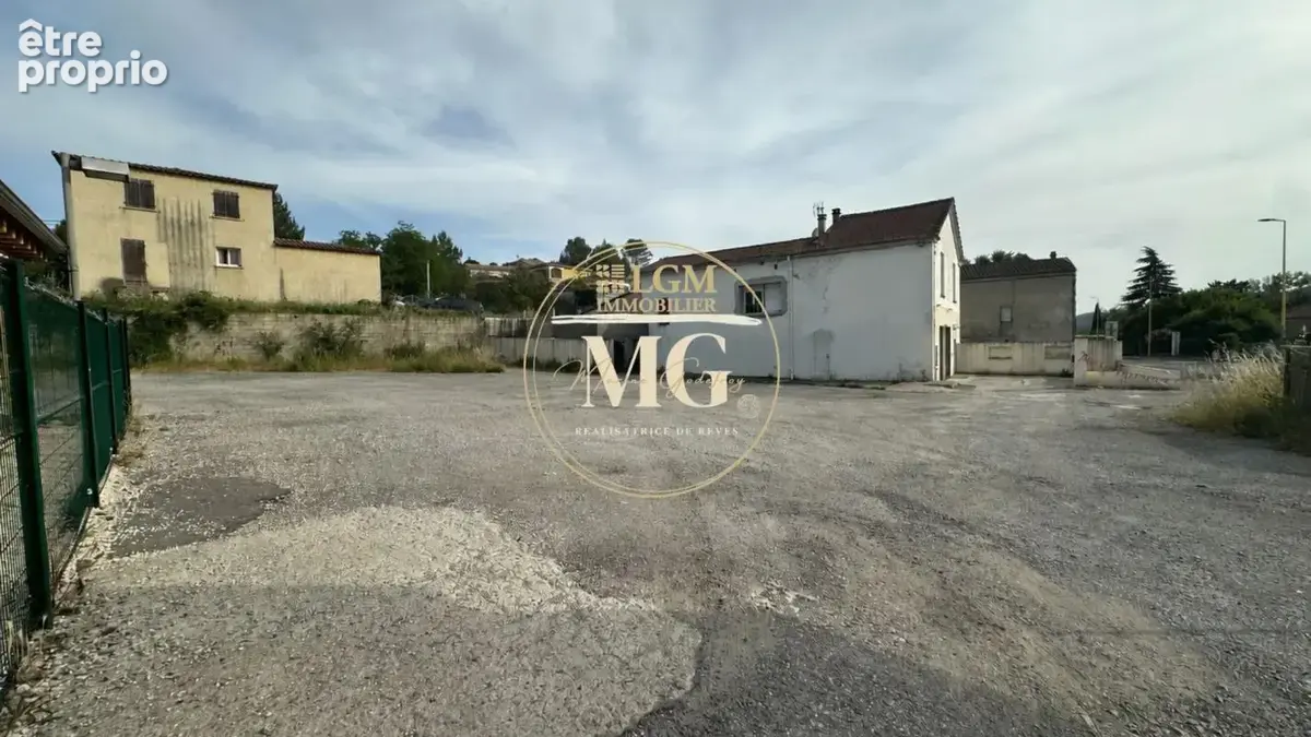 Saint-julien-les-rosiers – ensemble immobilier de rapport sur 1 540 m² dont environ 915 m² constructibles - photo 1