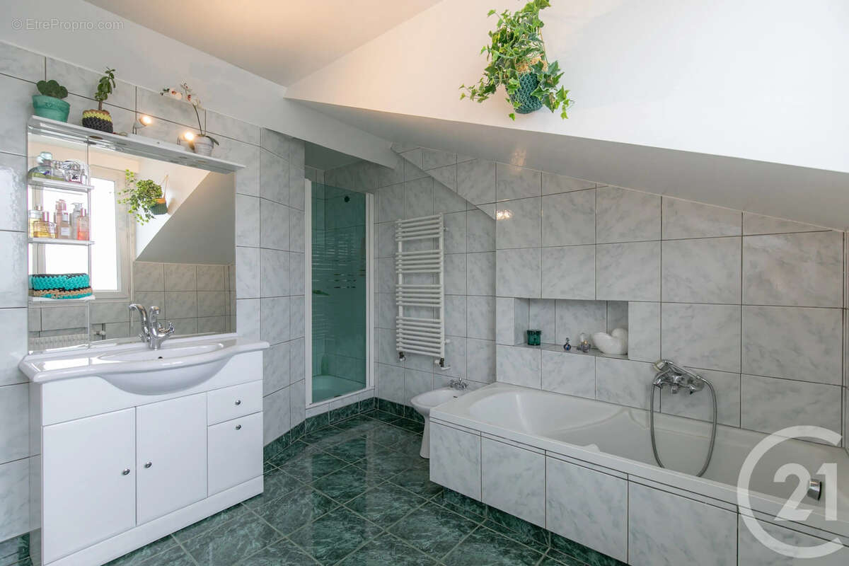 Appartement à CHENNEVIERES-SUR-MARNE