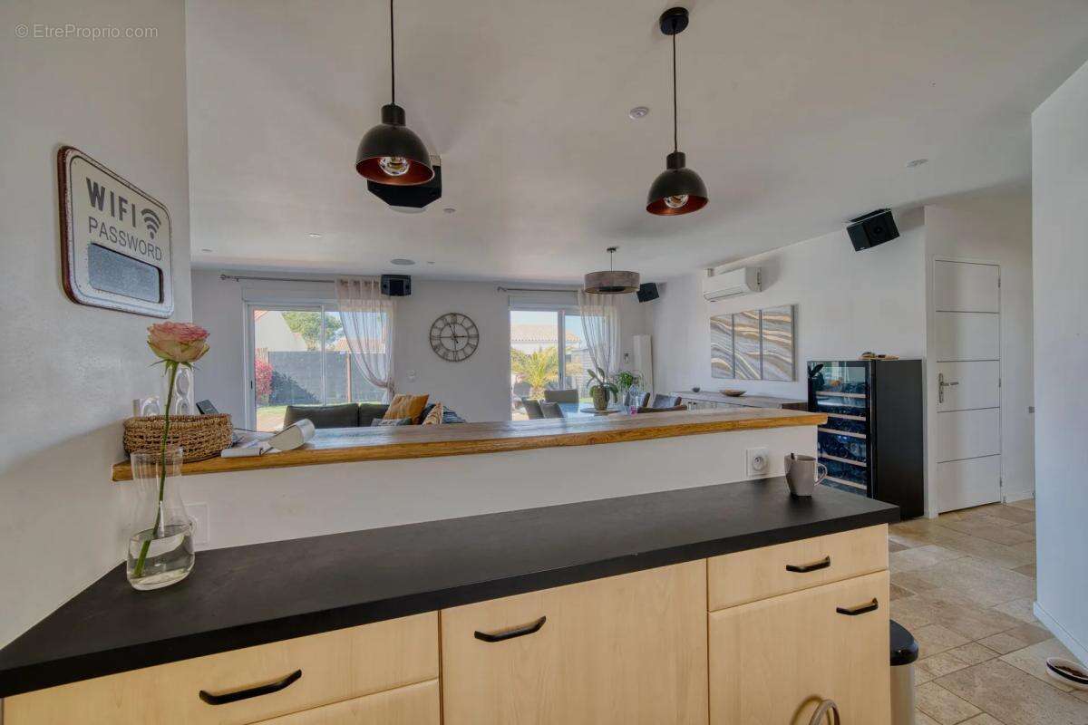 Maison moderne 95m² avec jardin et piscine à Saint-Agnant - photo 4