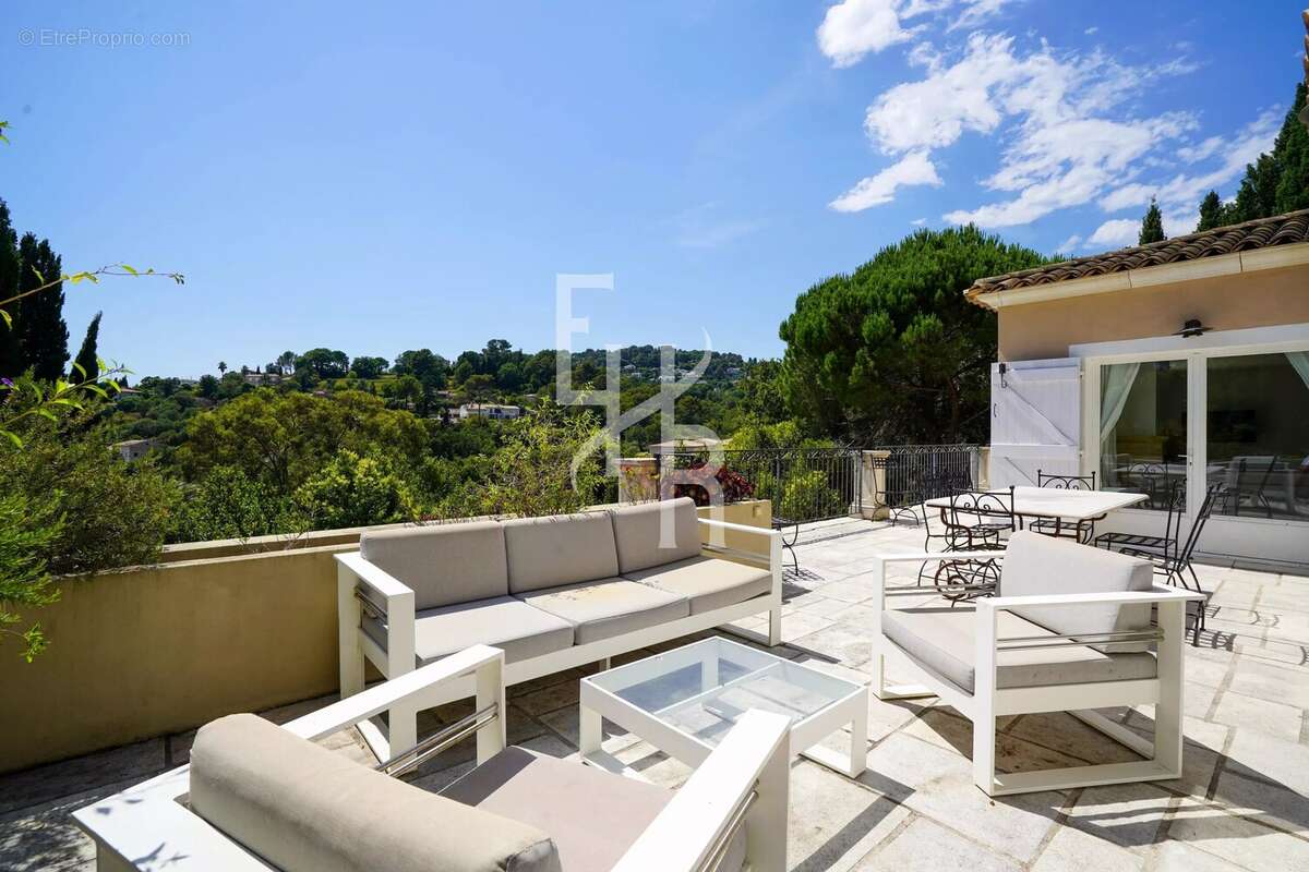 Maison à MOUGINS
