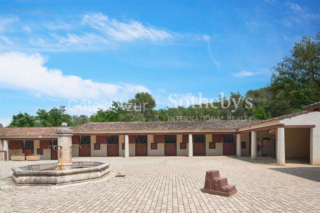 Maison à ROQUEFORT-LES-PINS