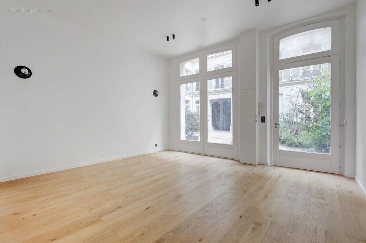 Appartement à PARIS-8E