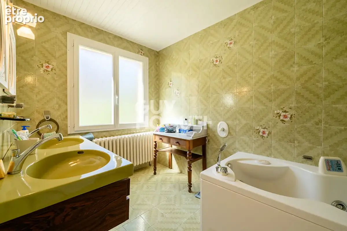 Maison de caractère de 228,4 m² - DPE E - Six chambres, dépendances et vue sur les montagnes - photo 15