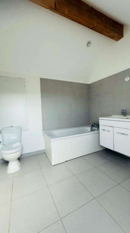 Dans un Ancien Château appartement 84 m² + Terrasse / Cave voûtée/Parking - photo 9