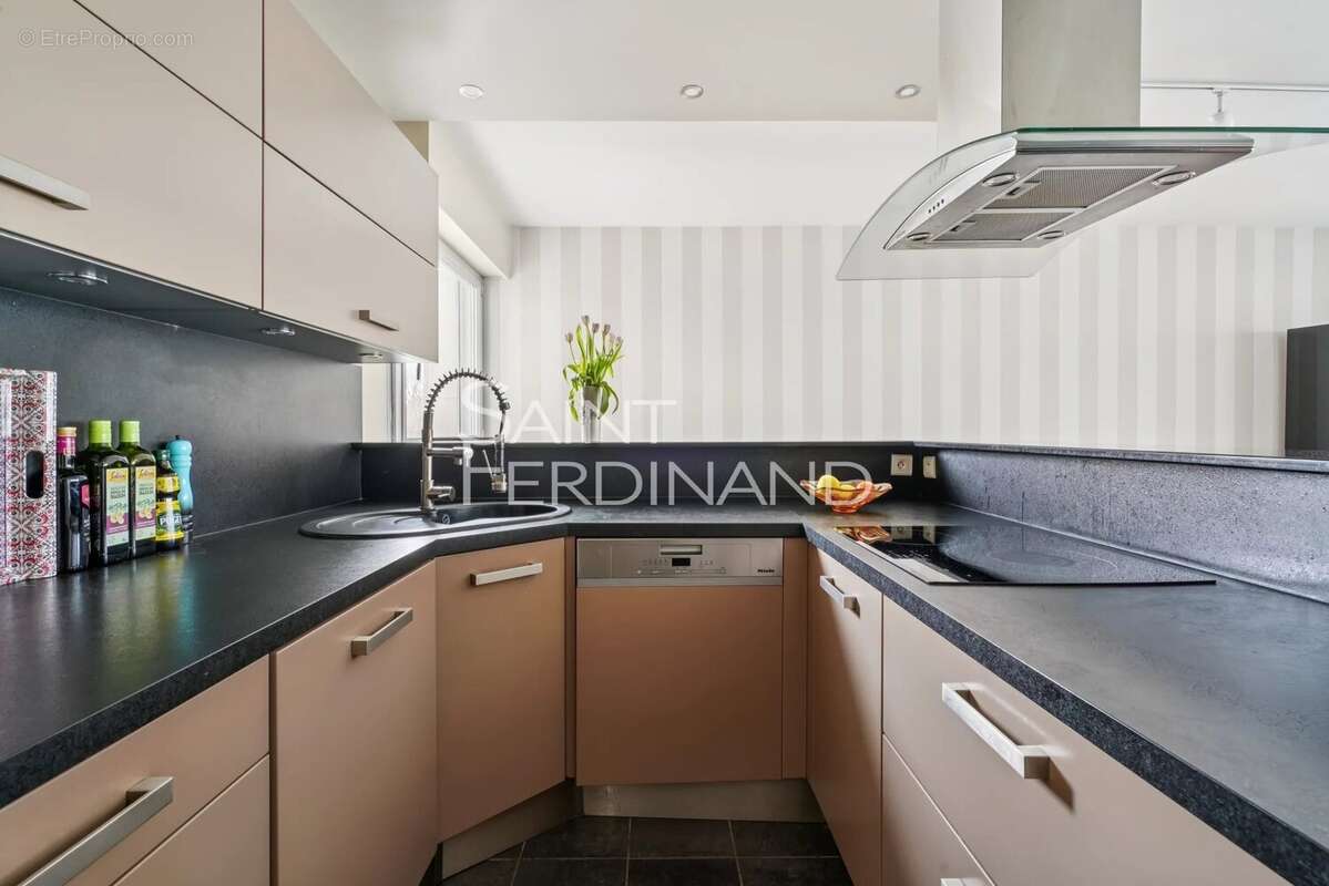 Appartement à NEUILLY-SUR-SEINE