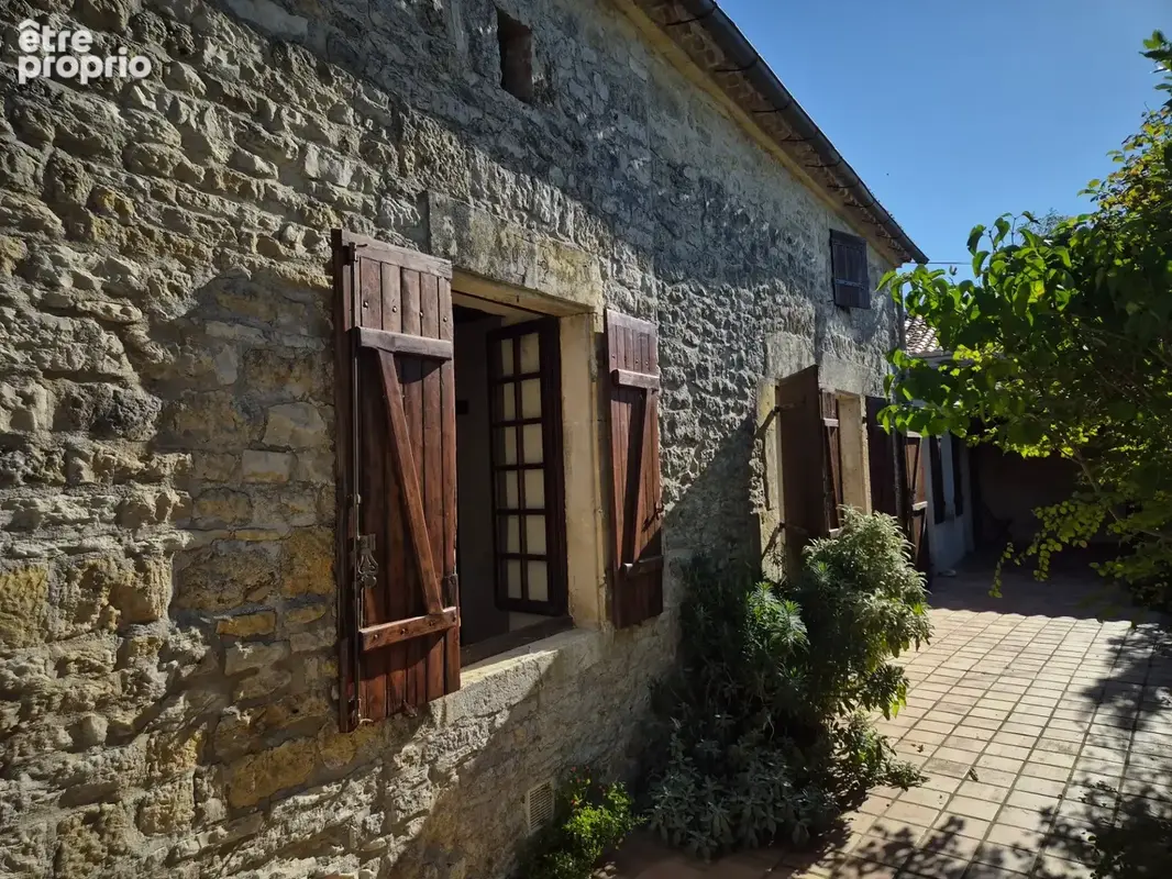 Corps de Ferme de 340 m2, avec plusieurs maisons indépendantes et 200 m2 de dépendances - photo 58