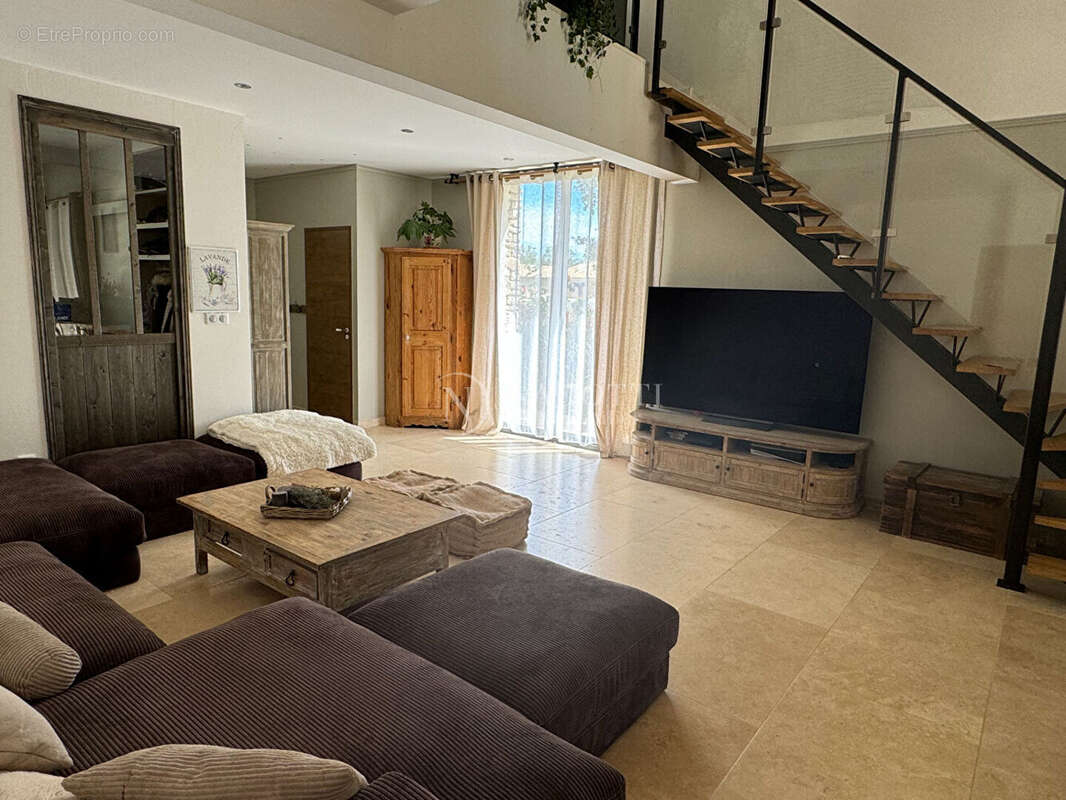 Gordes, superbe villa au coeur des chènes vert sur 1763 m² de terrain clos - photo 7