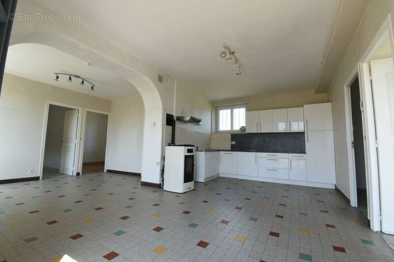Maison 76 m² à Saint-Fraimbault  - photo 7