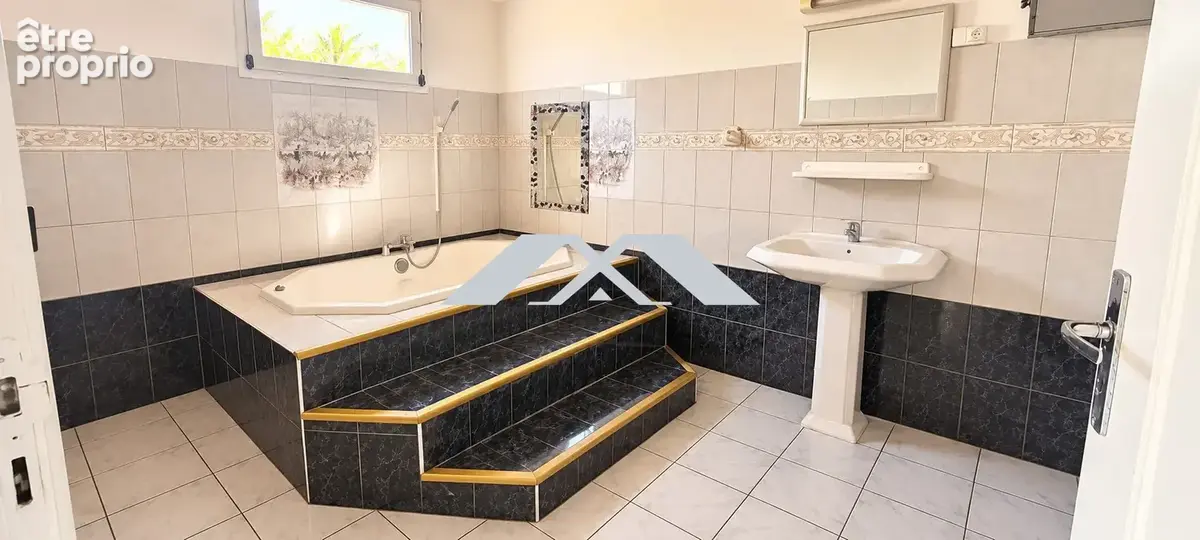 Maison 5 pièces 127 m² à vendre à Saint-Louis (97421) - photo 5