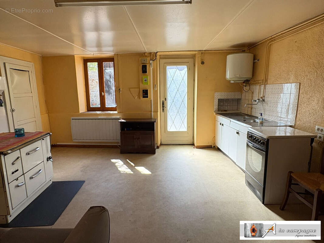 Maison 136 m² à Saint-Marcel-En-Marcillat  - photo 2