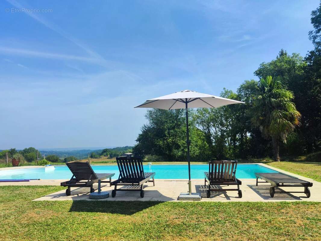Ferme béarnaise rénovée avec gîte, piscine et vue sur les Pyrenénées - photo 8