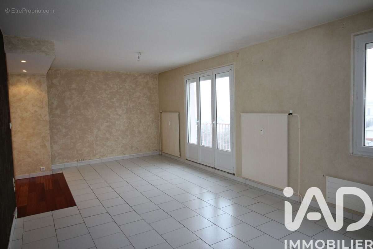 Photo 6 - Appartement à VARENNES-VAUZELLES