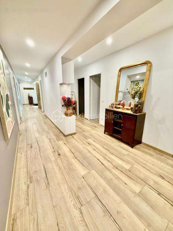 Magnifique propriété style loft de 293 m² sur un terrain de 1 360 m² à Lons - photo 12