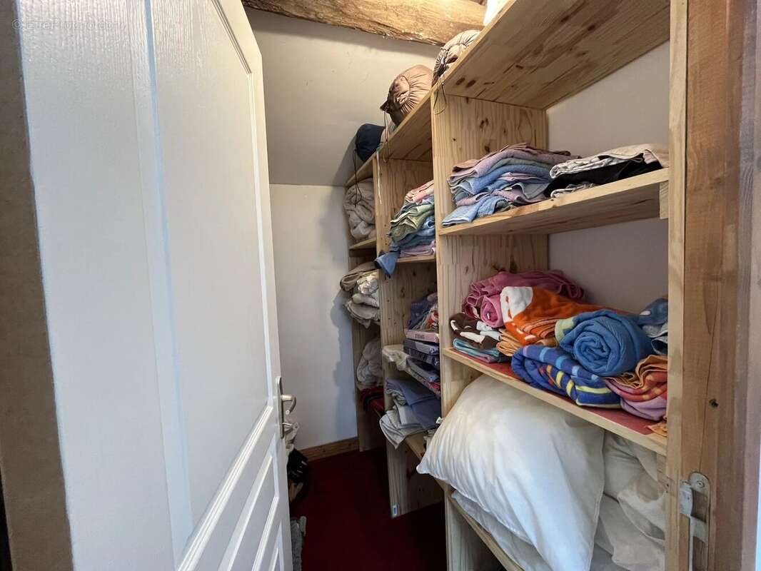 Maison de 3 chambres avec granges et petite maison à rénover - photo 12