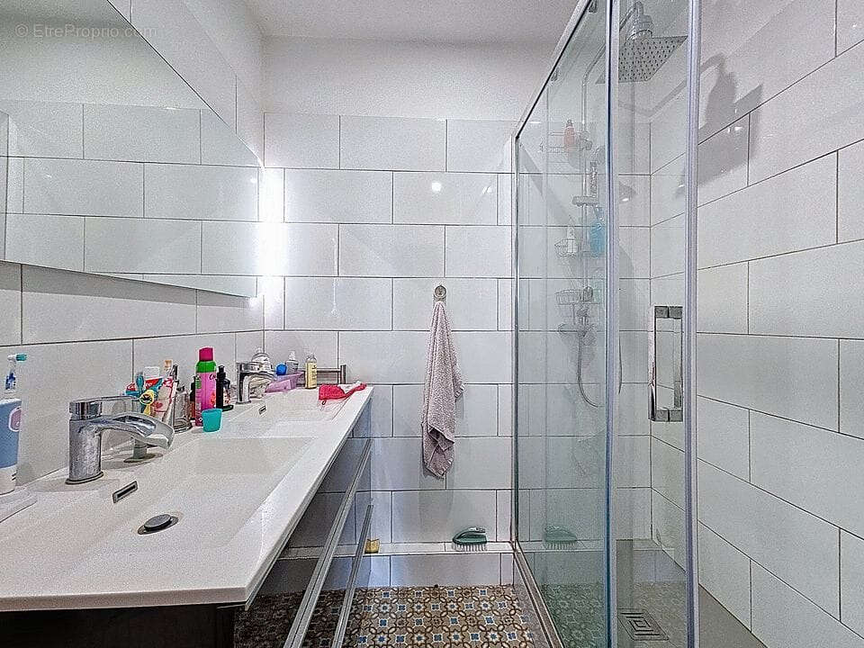 Appartement à MARSEILLE-4E