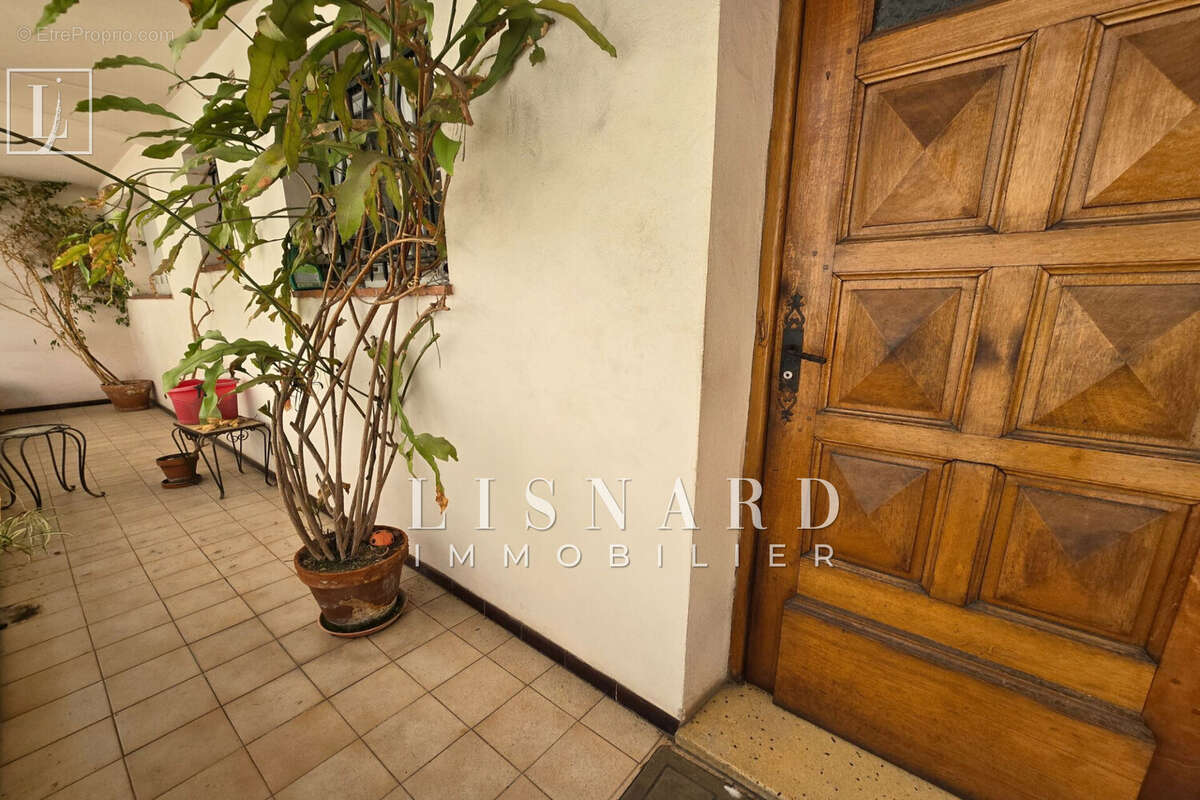 Appartement à VALLAURIS