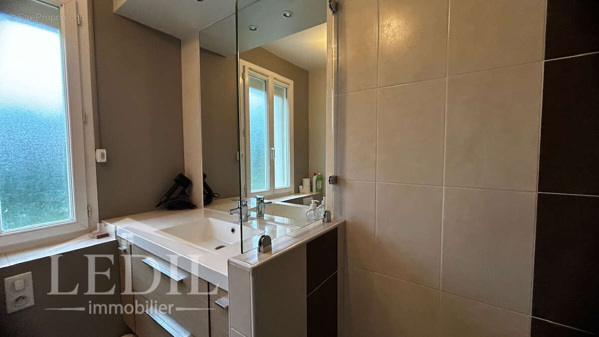 Maison à SAINT-LAURENT-DES-VIGNES