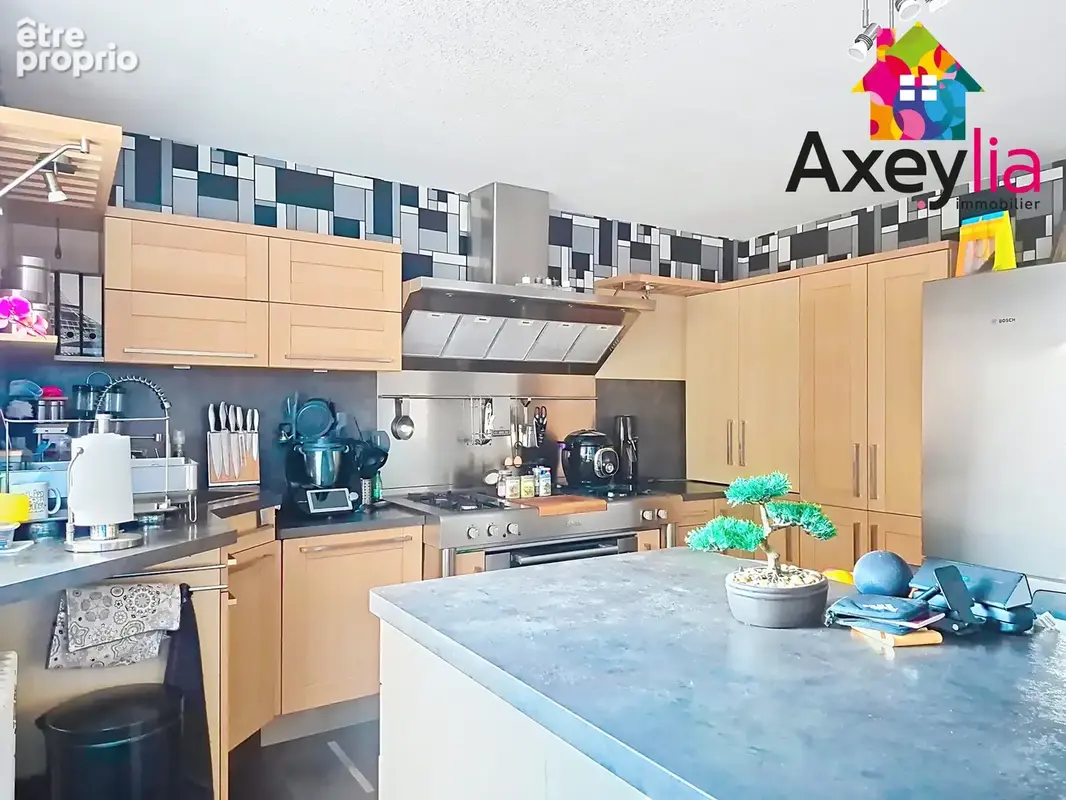 A vendre - proche centre charlieu - maison avec terrain - photo 6