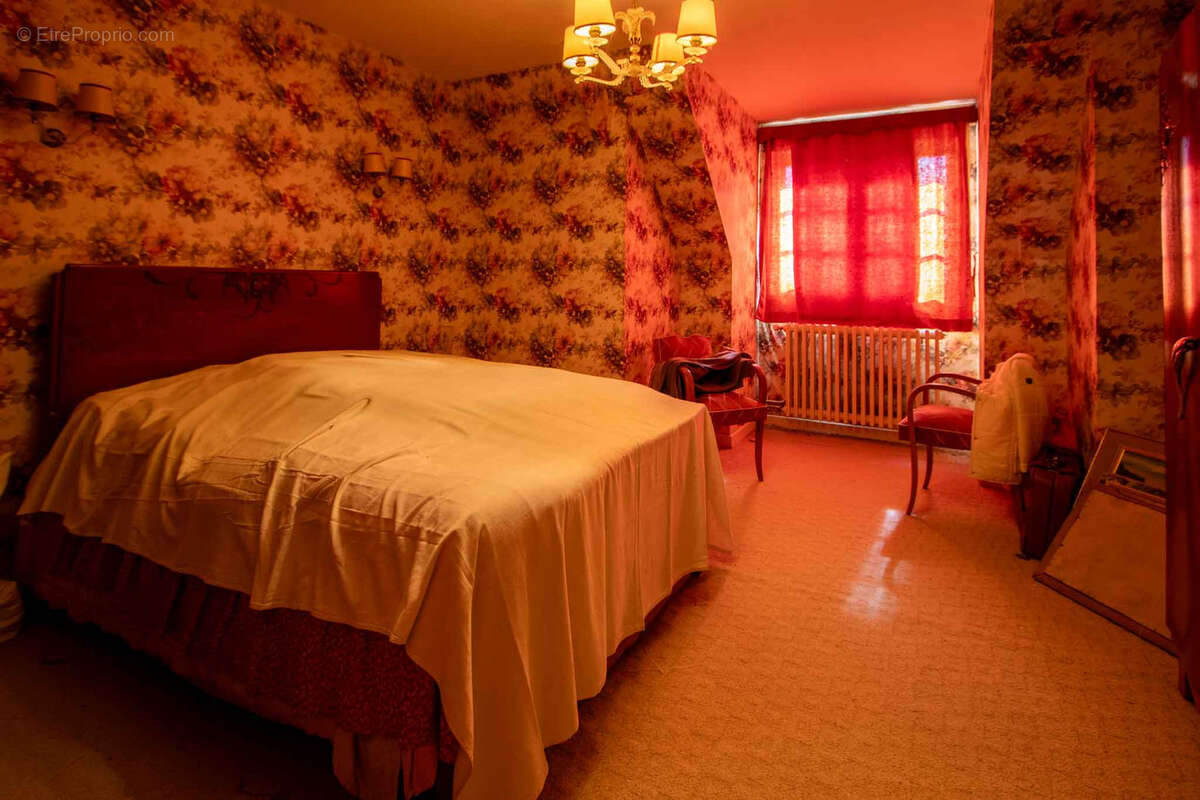 Maison à SAINT-JULIEN-DE-LAMPON