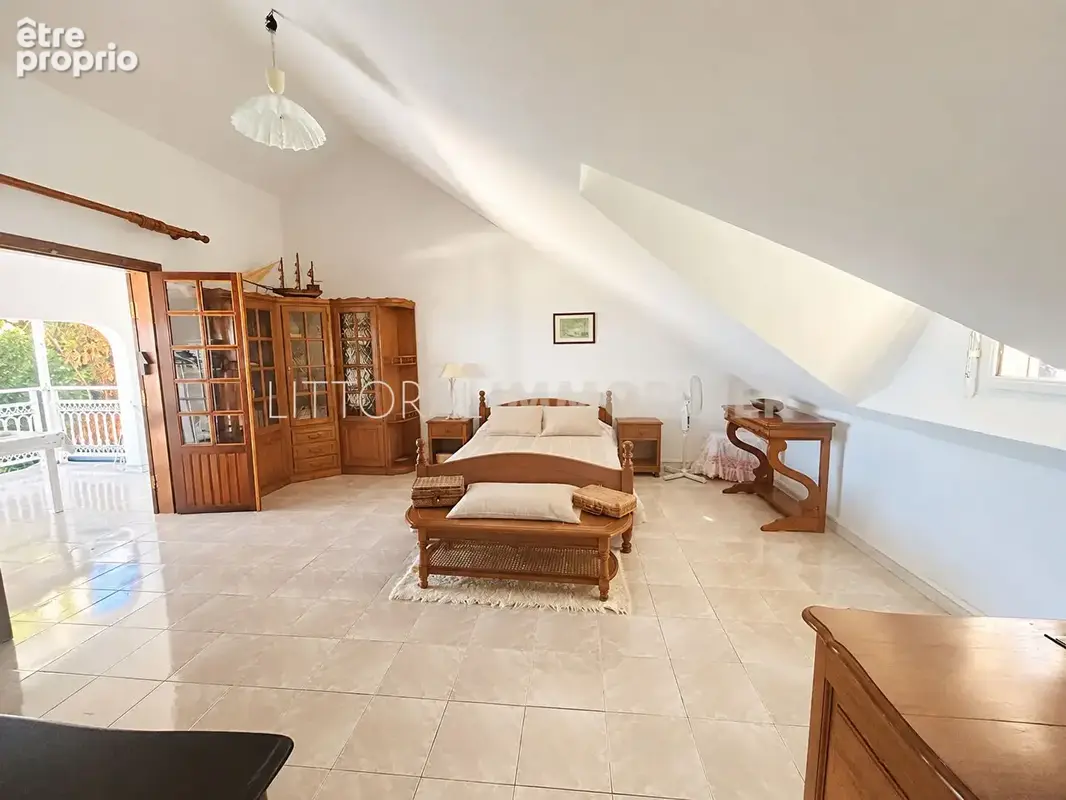 À vendre : Villa familiale sur 400 m² de terrain, quartier Pichette - photo 3