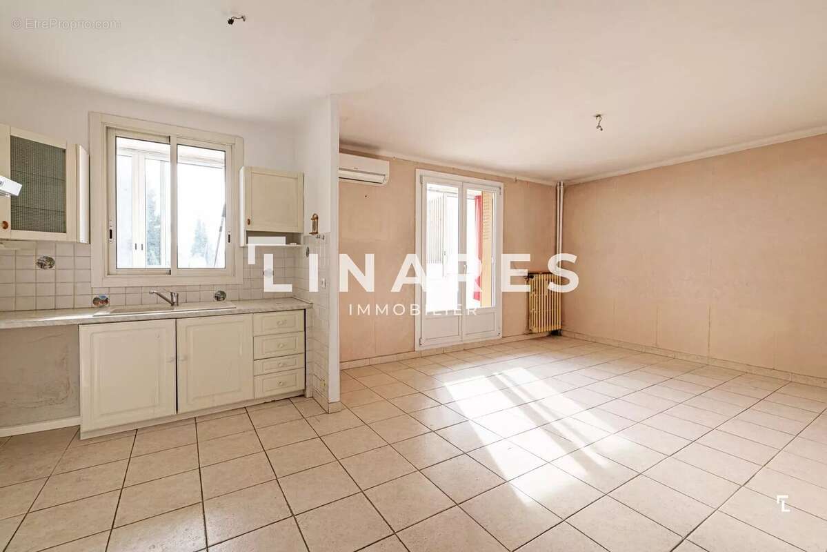 Appartement à MARSEILLE-6E