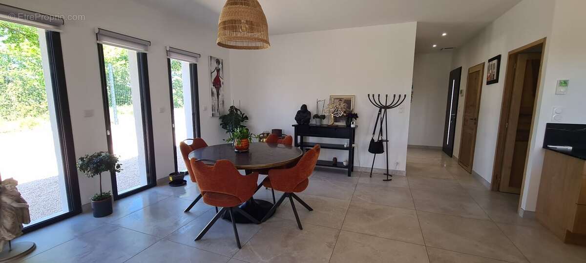 Maison à SAINT-QUENTIN-LA-POTERIE