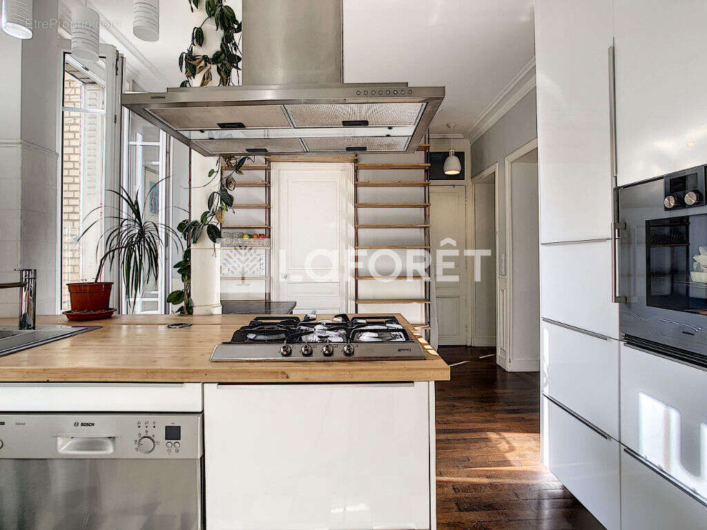Appartement à COURBEVOIE