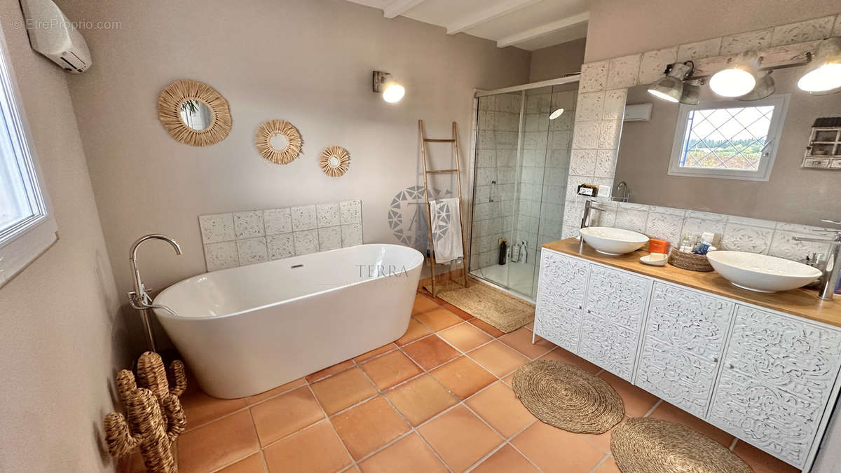 Maison à SAINT-GENIS-DES-FONTAINES