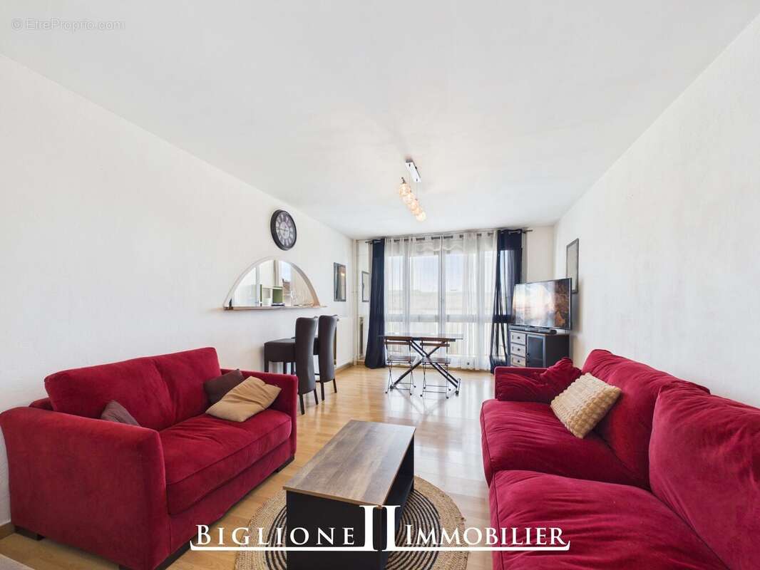 Appartement à VAUJOURS