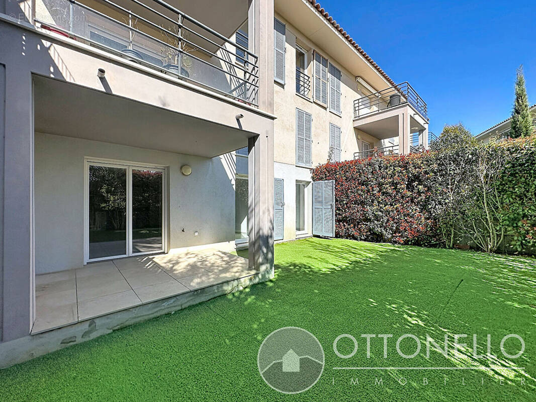 Appartement à ROQUEBRUNE-SUR-ARGENS