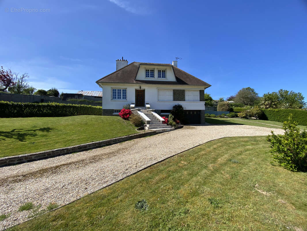 Maison indépendante T5 de 141 m2 sur parcelle de 1650 m2 à Saint Léonard - photo 2