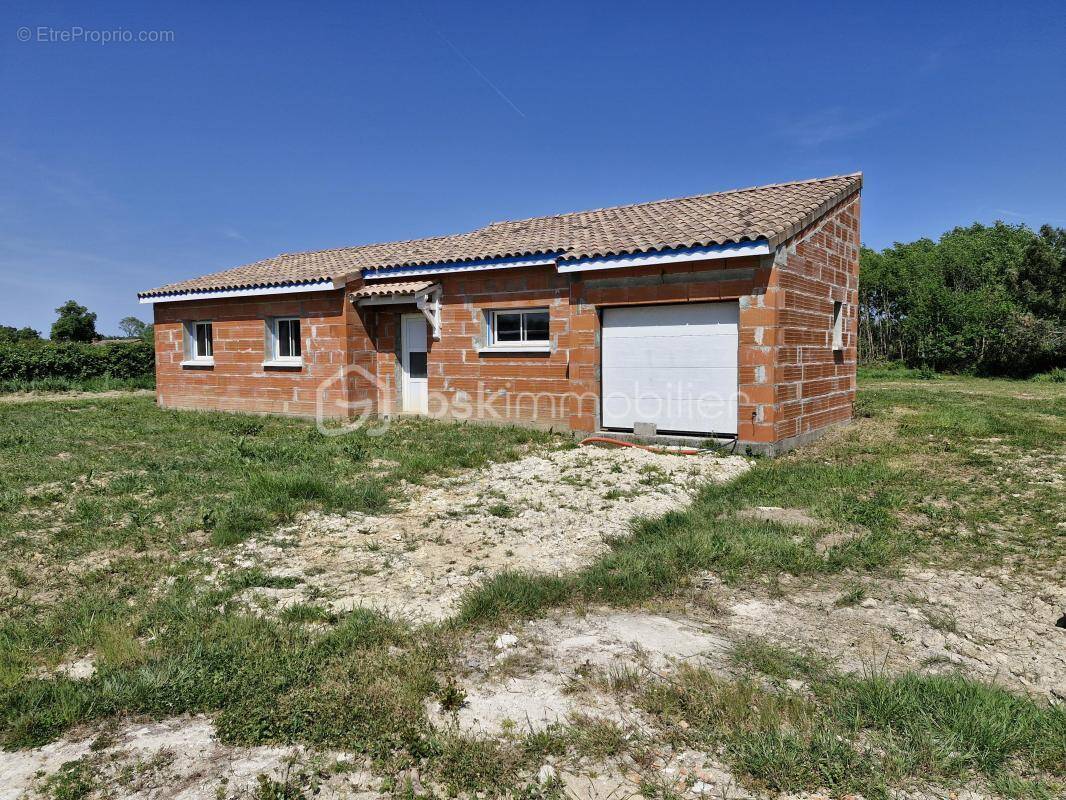 Maison à MENESPLET