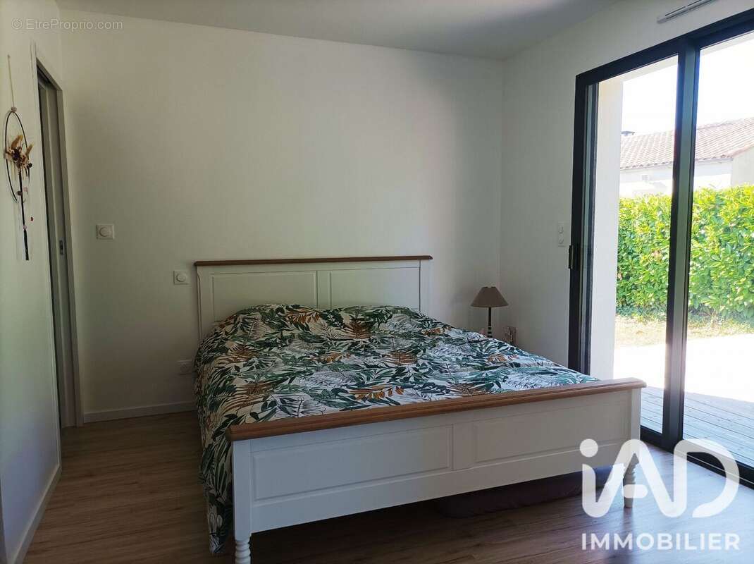 Maison 91 m² à Corme-Royal  - photo 7