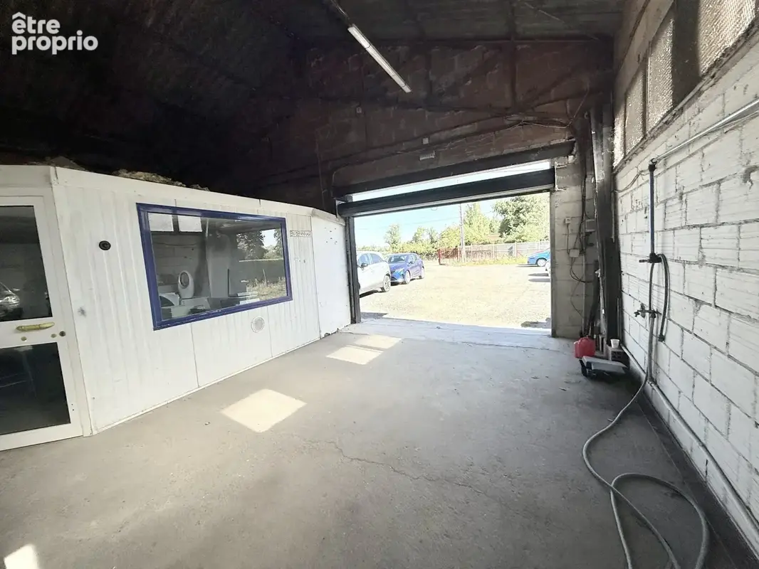 Hangar de 840 m2 plus une maison de 77m2 - photo 4