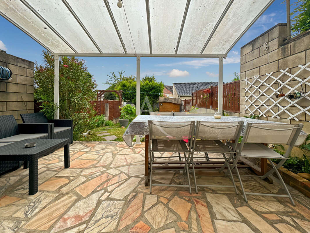 Maison à JOUY-LE-MOUTIER