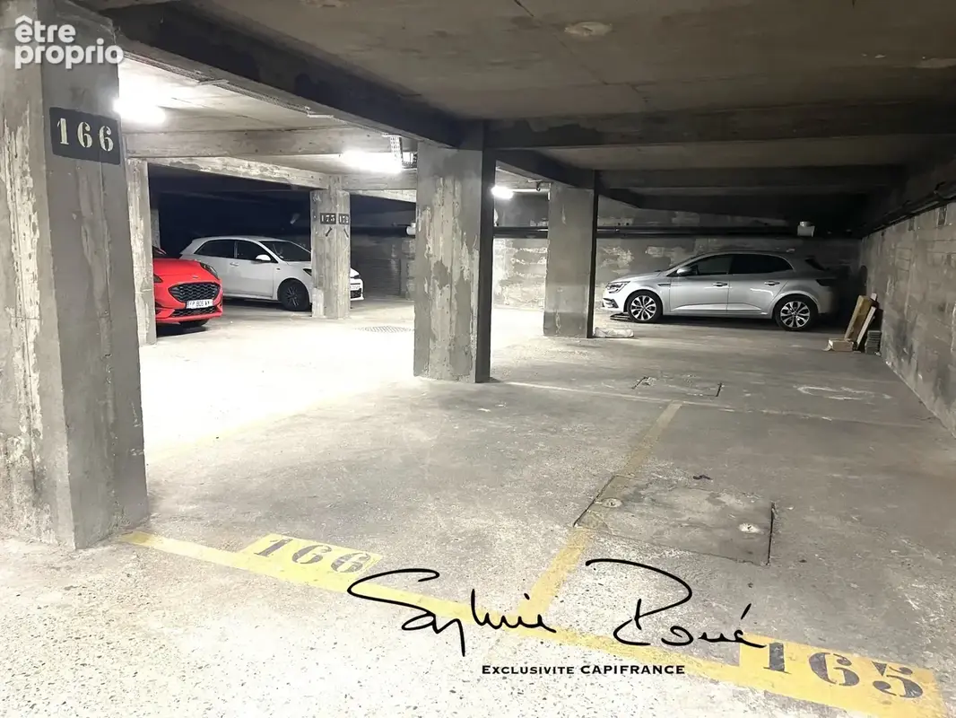 Parking à PARIS-20E