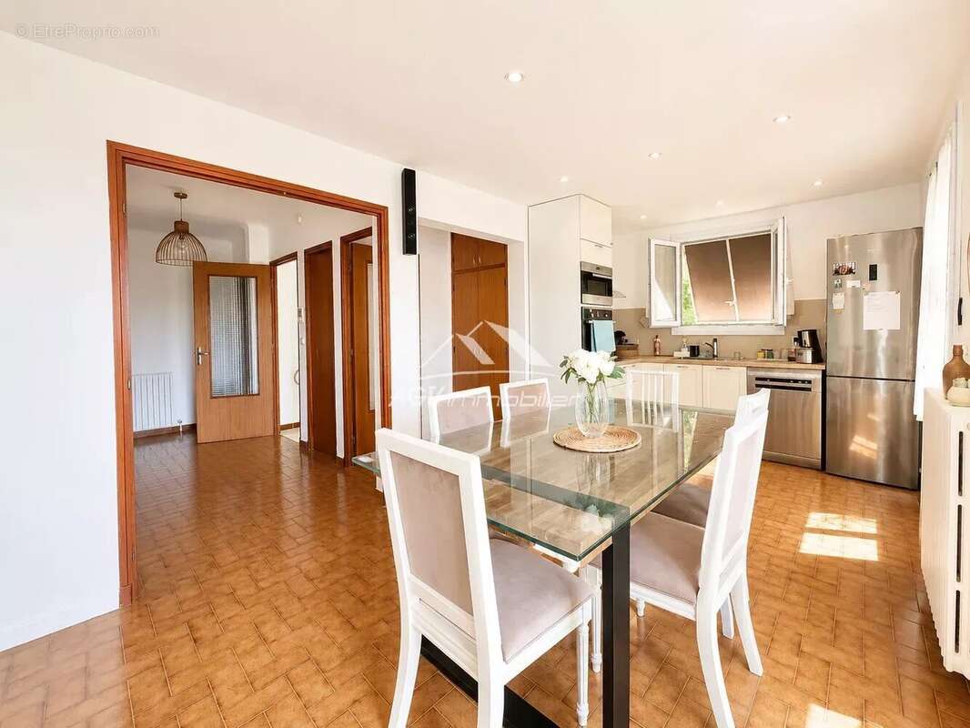Alès - Maison 175 m² – 5 chambres – 2 logements (T4 + T5) - photo 4