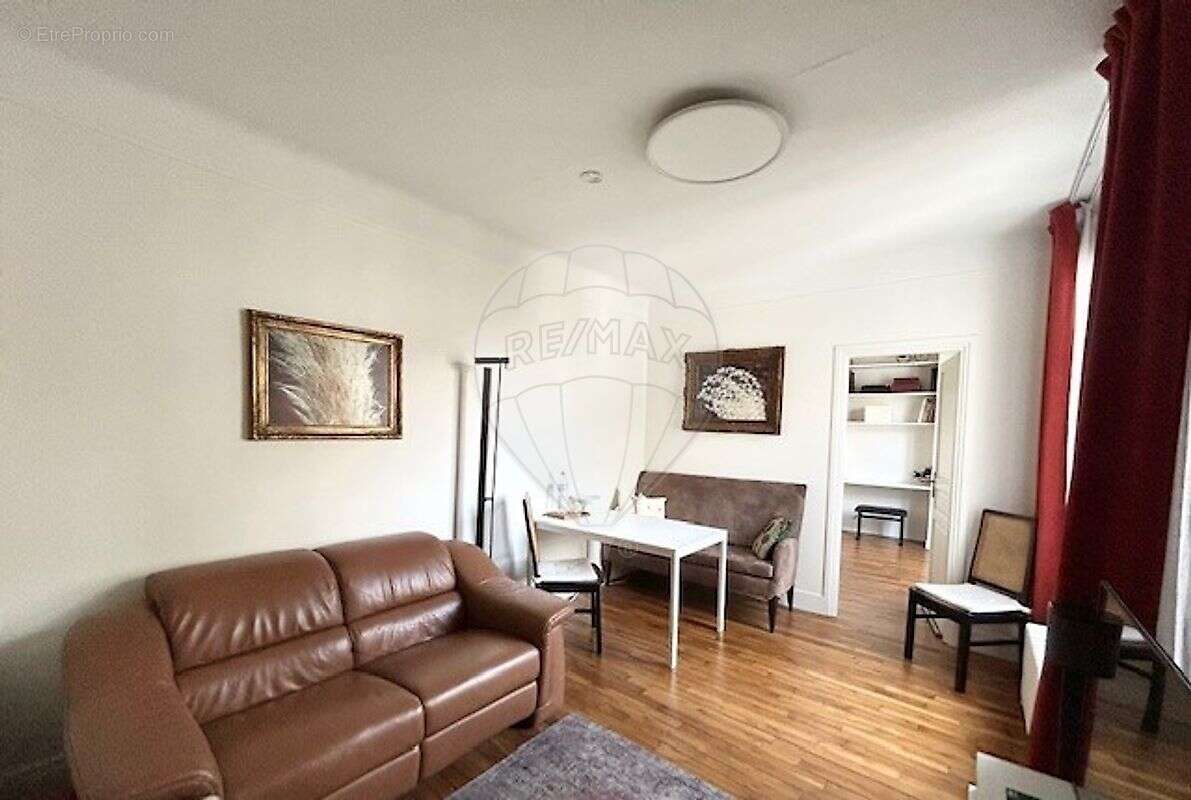 Appartement à PARIS-16E