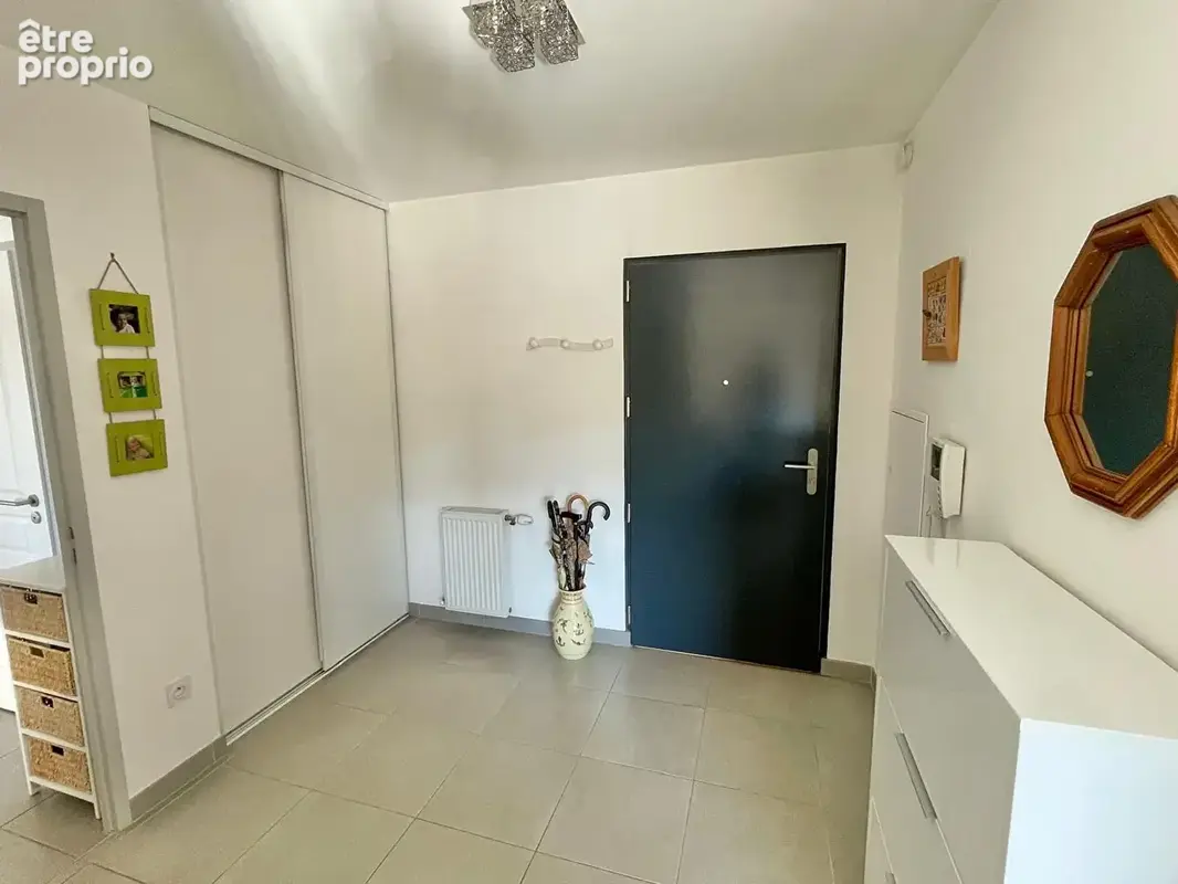 Appartement T3 de 64 m² avec garage à BOURGOIN-JALLIEU (Centre-ville) - photo 8