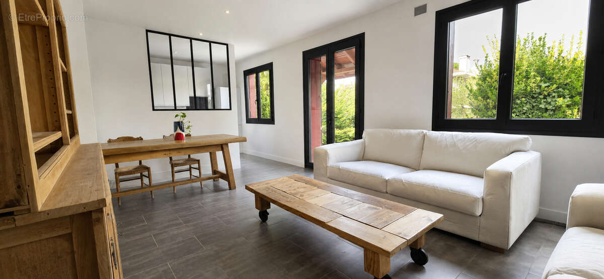 La campagne en ville ! Une adresse rare au coeur de Trespoey Maison T4 - 100 m² - Piscine - photo 4